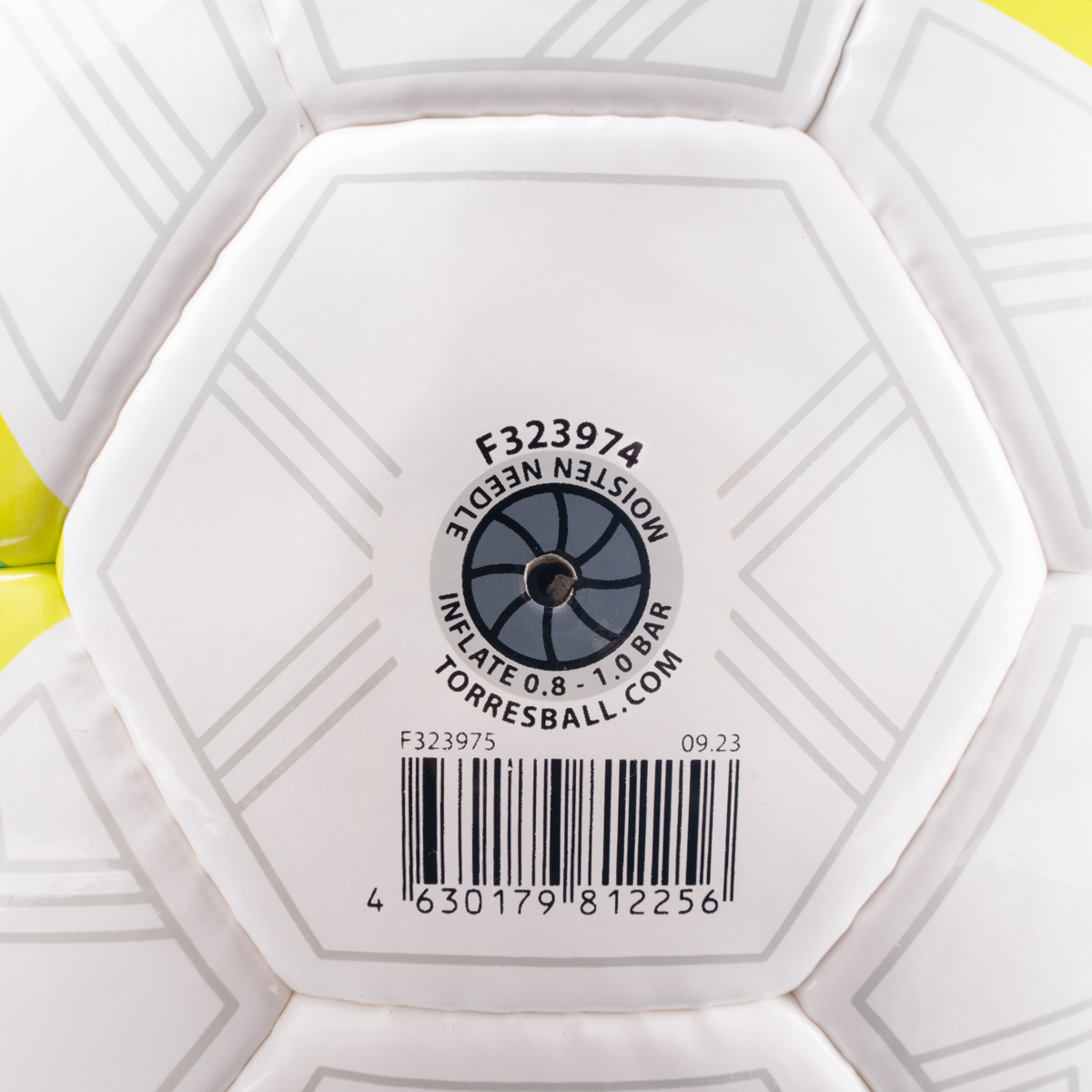 Мяч футб. TORRES Match, F323974,р.4, 32 пан. ПУ, 4 под. слоя, ручн. сшивка, бело-серо-голубой