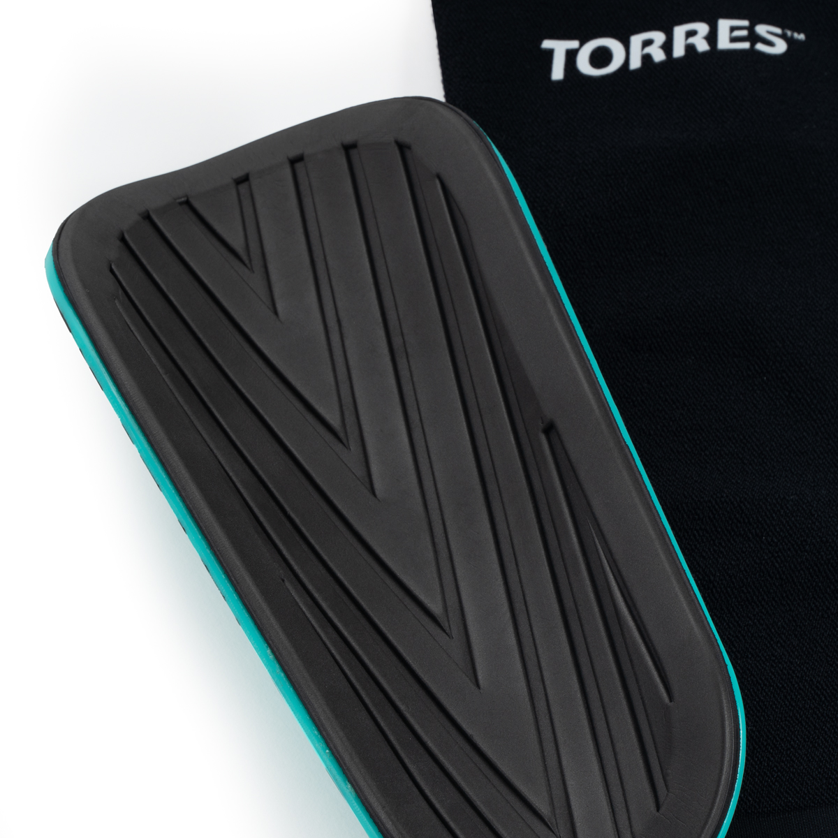 Щитки футбольные TORRES Pro, FS2308M, р. M, без голеностопа, без заст., эласт.чулок, черно-бирюзоый